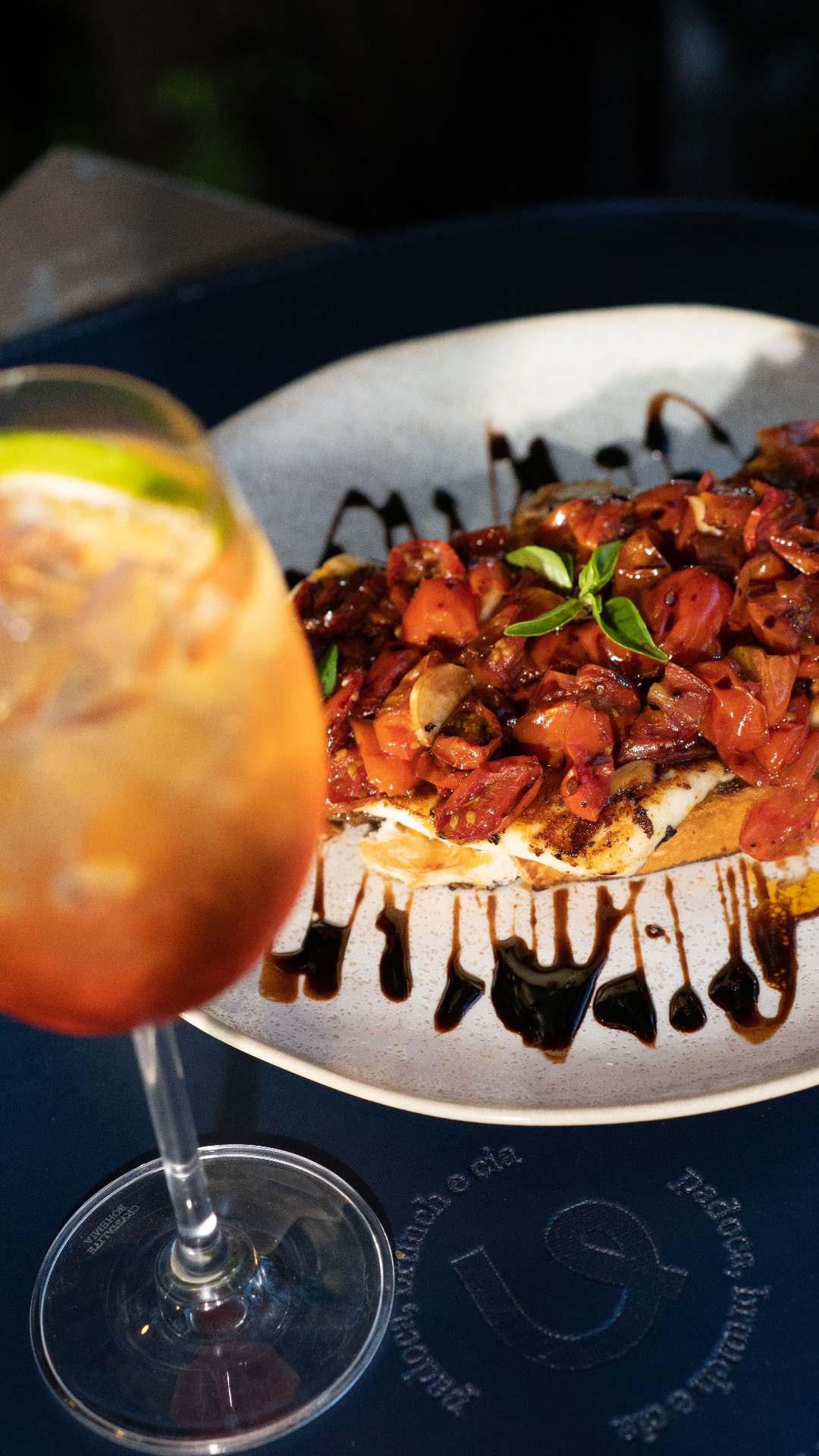 Bruschetta com drink especial